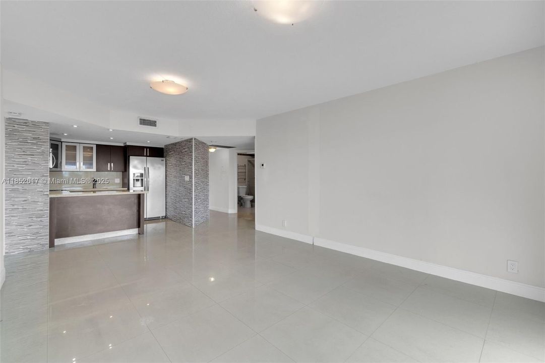 Vendido Recientemente: $330,000 (2 camas, 2 baños, 1036 Pies cuadrados)