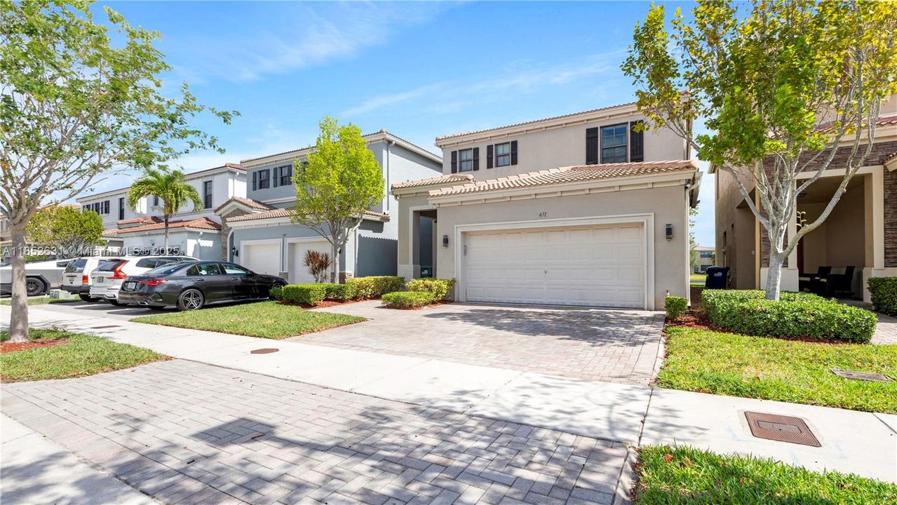 Activo con contrato: $770,000 (4 camas, 2 baños, 2223 Pies cuadrados)