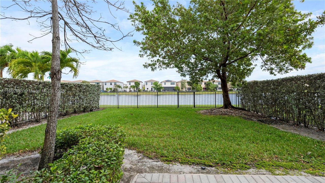 Activo con contrato: $770,000 (4 camas, 2 baños, 2223 Pies cuadrados)