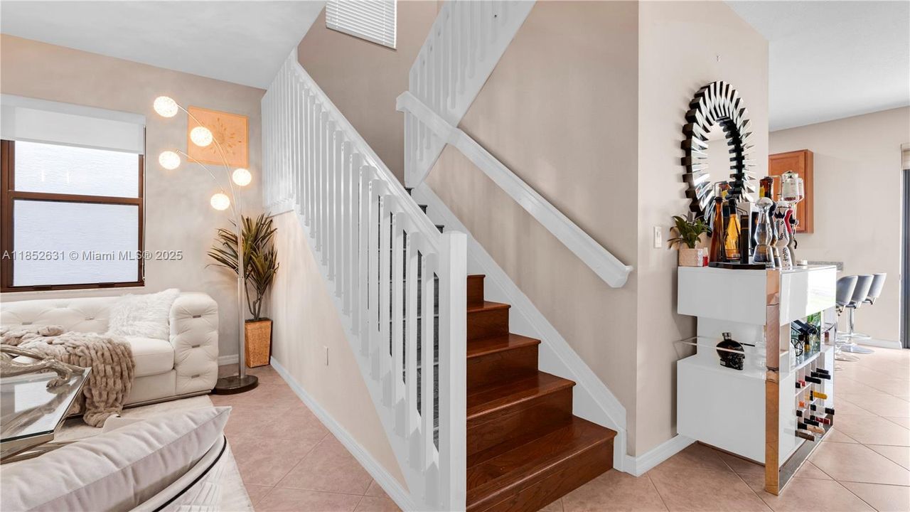 Activo con contrato: $770,000 (4 camas, 2 baños, 2223 Pies cuadrados)