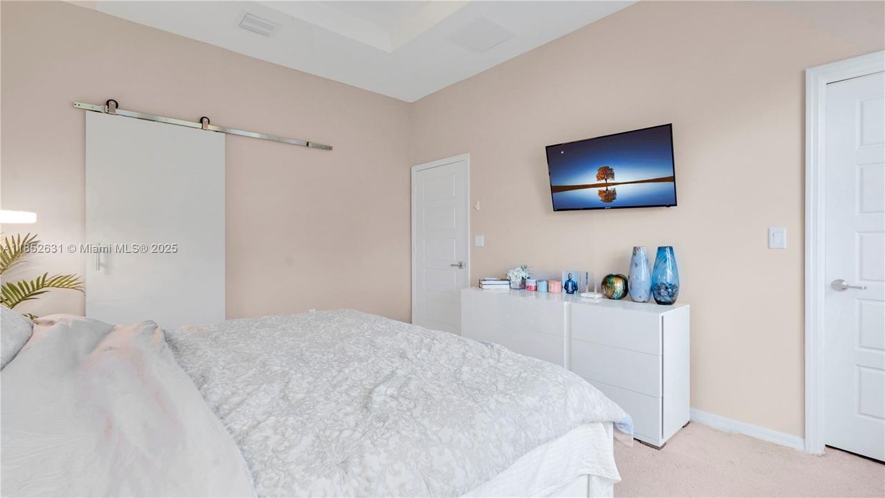 Activo con contrato: $770,000 (4 camas, 2 baños, 2223 Pies cuadrados)