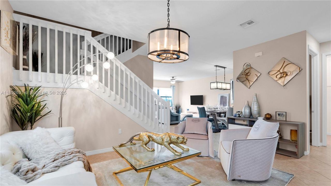 Activo con contrato: $770,000 (4 camas, 2 baños, 2223 Pies cuadrados)