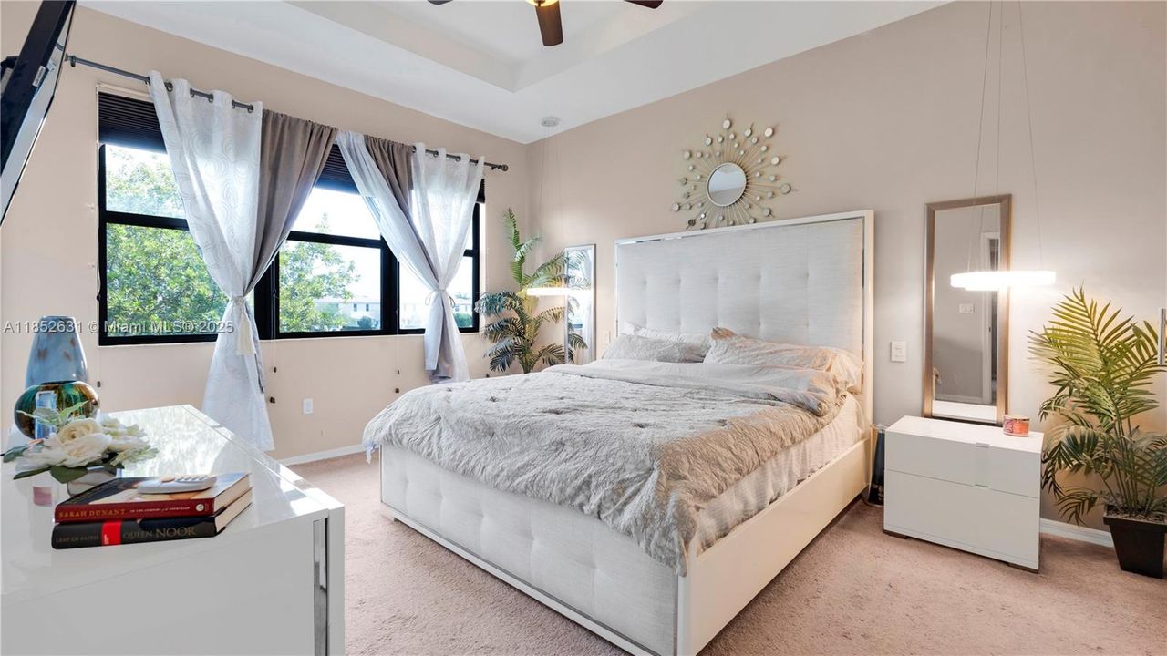 Activo con contrato: $770,000 (4 camas, 2 baños, 2223 Pies cuadrados)