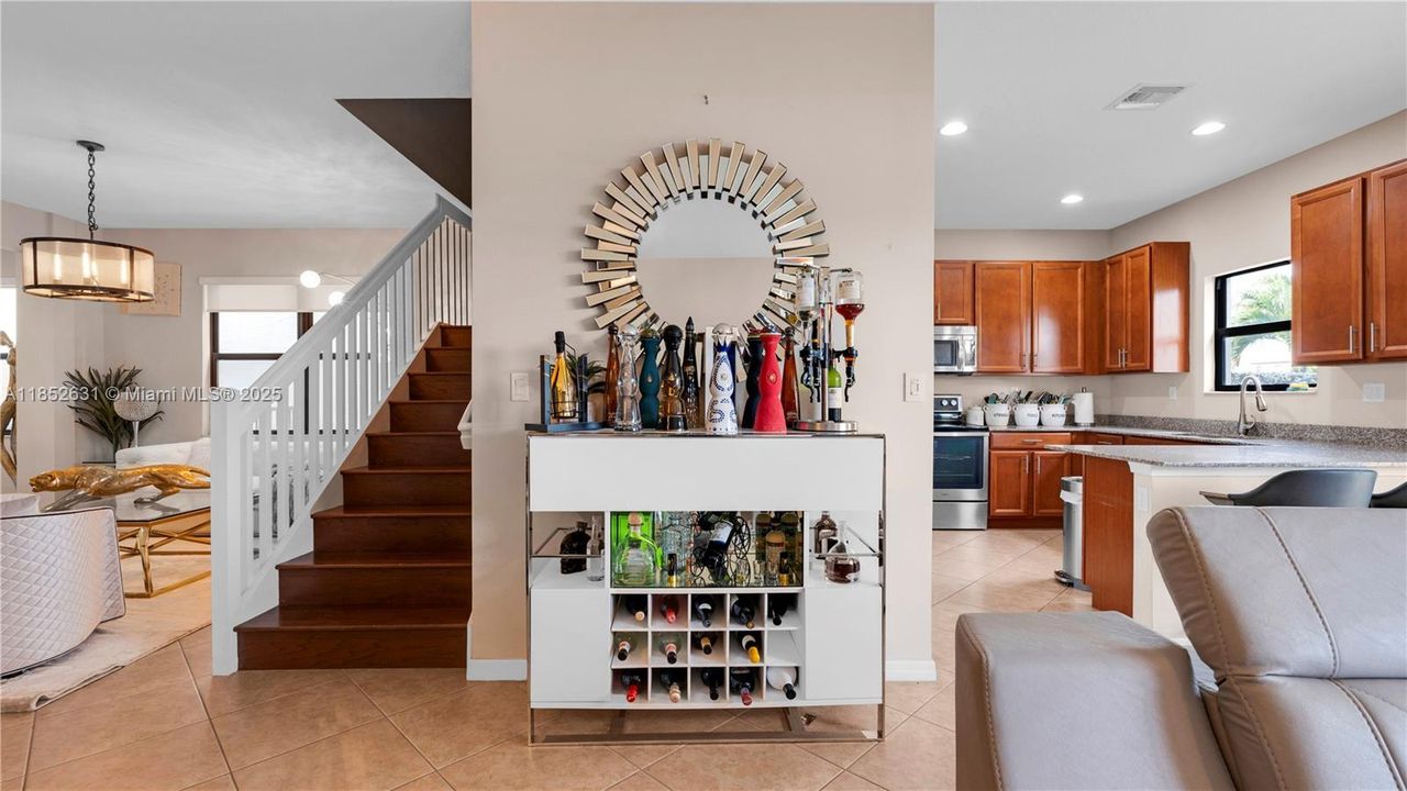 Activo con contrato: $770,000 (4 camas, 2 baños, 2223 Pies cuadrados)