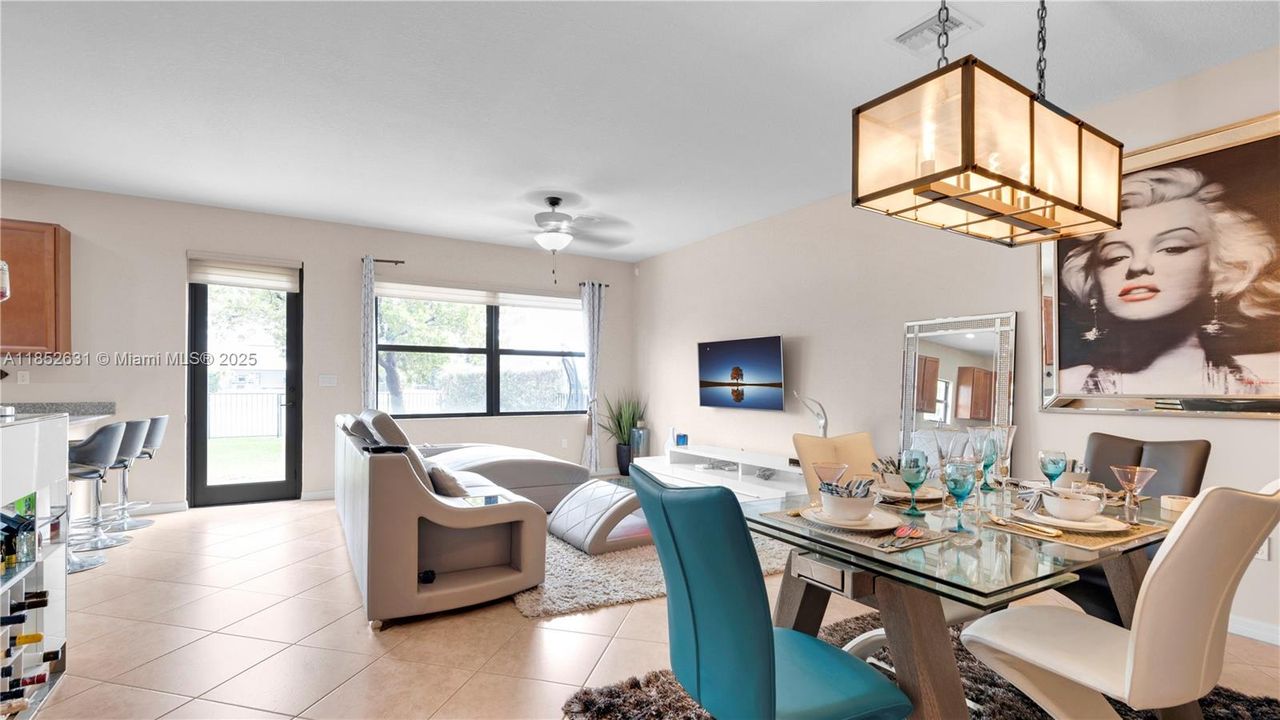 Activo con contrato: $770,000 (4 camas, 2 baños, 2223 Pies cuadrados)