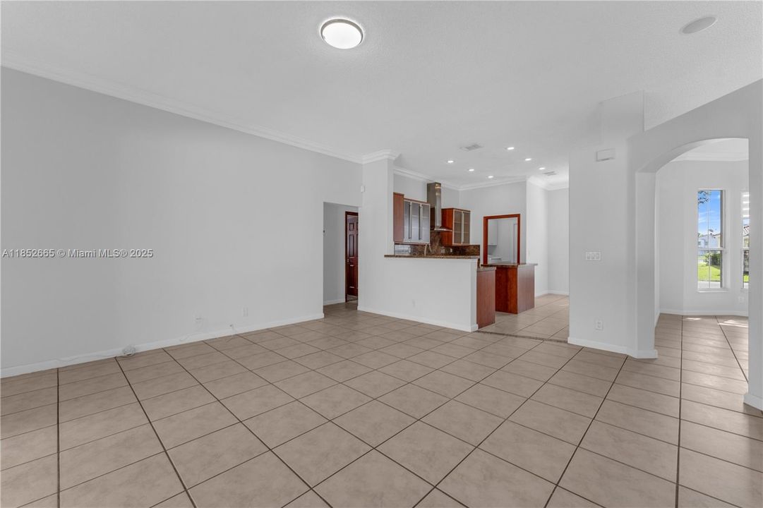 Activo con contrato: $800,000 (3 camas, 2 baños, 1814 Pies cuadrados)