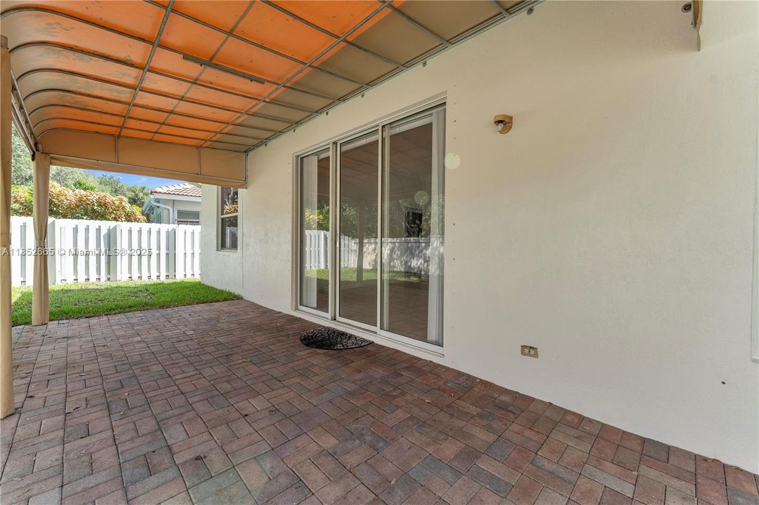 Activo con contrato: $800,000 (3 camas, 2 baños, 1814 Pies cuadrados)