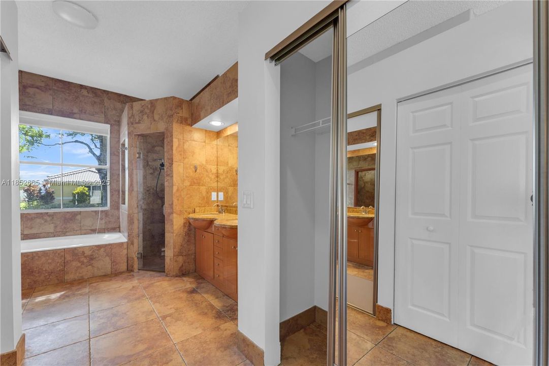 Activo con contrato: $800,000 (3 camas, 2 baños, 1814 Pies cuadrados)