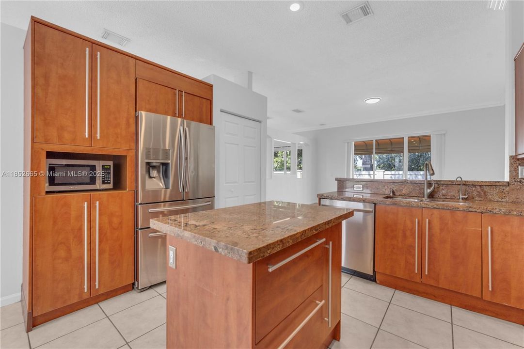 Activo con contrato: $800,000 (3 camas, 2 baños, 1814 Pies cuadrados)