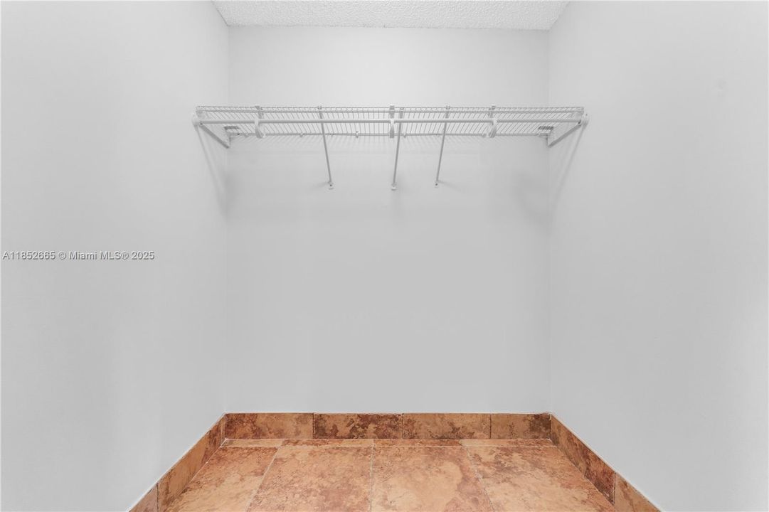 Activo con contrato: $800,000 (3 camas, 2 baños, 1814 Pies cuadrados)