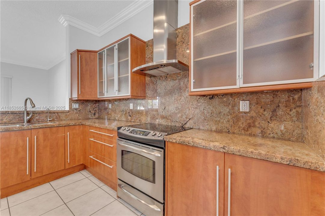 Activo con contrato: $800,000 (3 camas, 2 baños, 1814 Pies cuadrados)