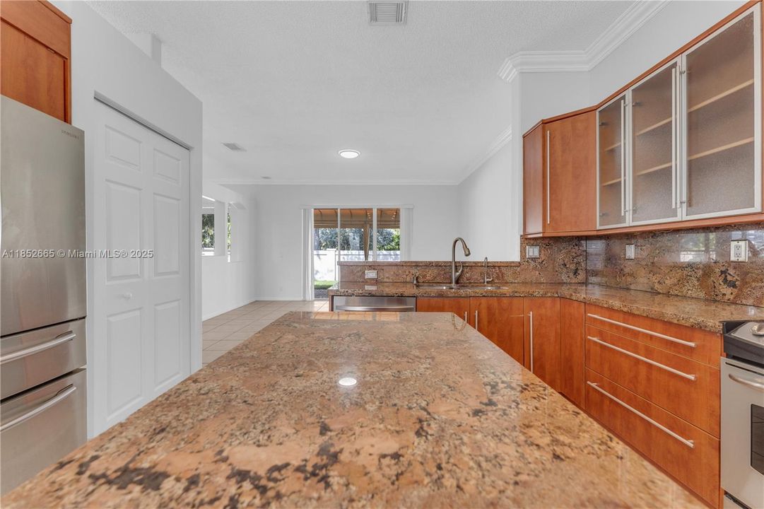 Activo con contrato: $800,000 (3 camas, 2 baños, 1814 Pies cuadrados)