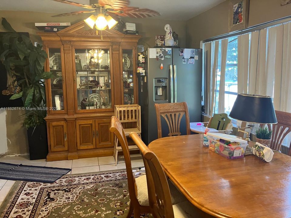 Недавно продано: $365,000 (3 спален, 1 ванн, 1347 Квадратных фут)