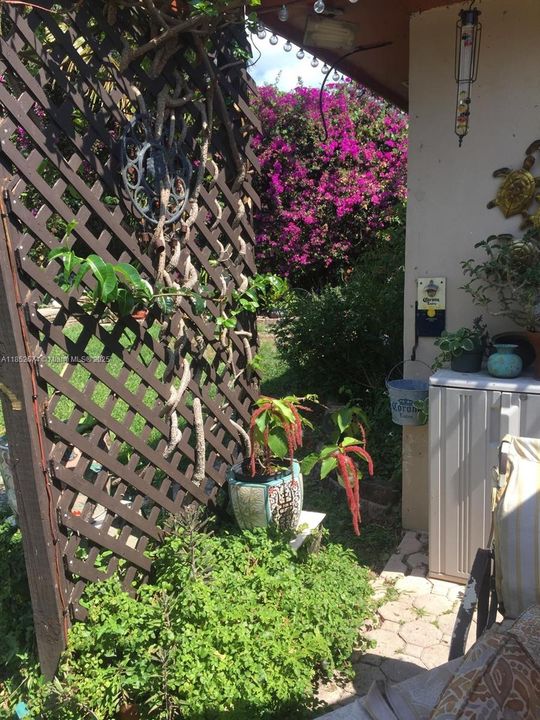 Недавно продано: $365,000 (3 спален, 1 ванн, 1347 Квадратных фут)