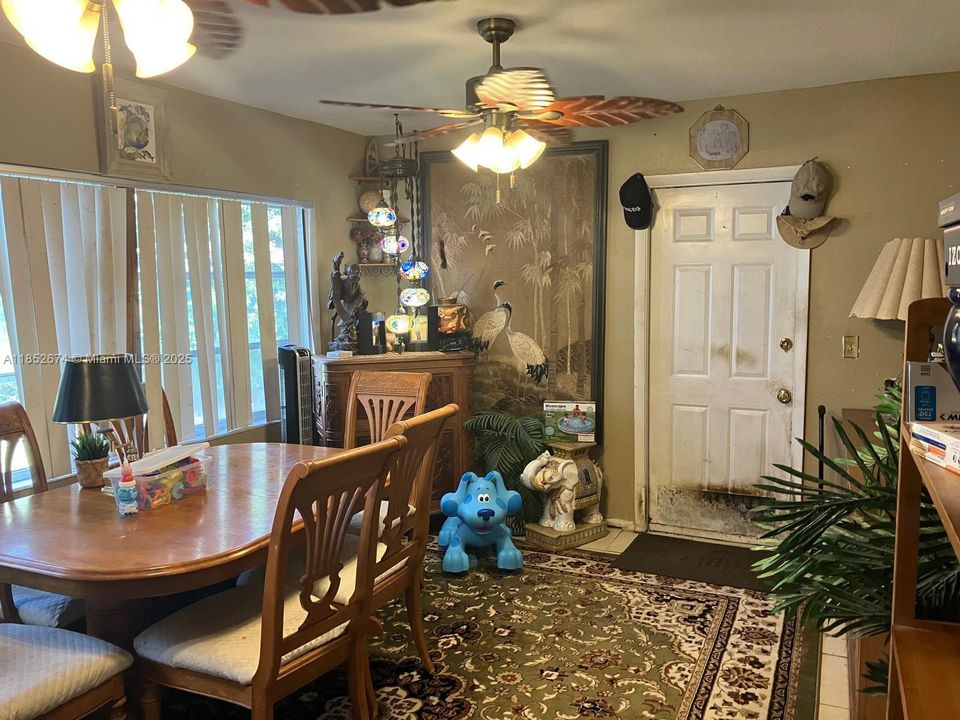 Недавно продано: $365,000 (3 спален, 1 ванн, 1347 Квадратных фут)