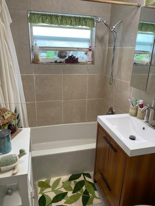 Недавно продано: $365,000 (3 спален, 1 ванн, 1347 Квадратных фут)