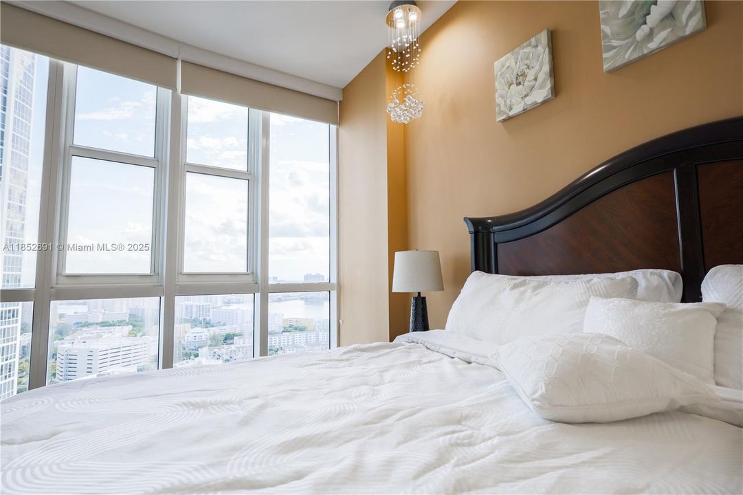 Active With Contract: $6,500 (2 beds, 2 baths, 1324 Square Feet)