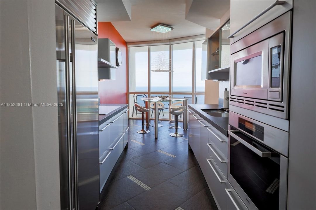 Active With Contract: $6,500 (2 beds, 2 baths, 1324 Square Feet)