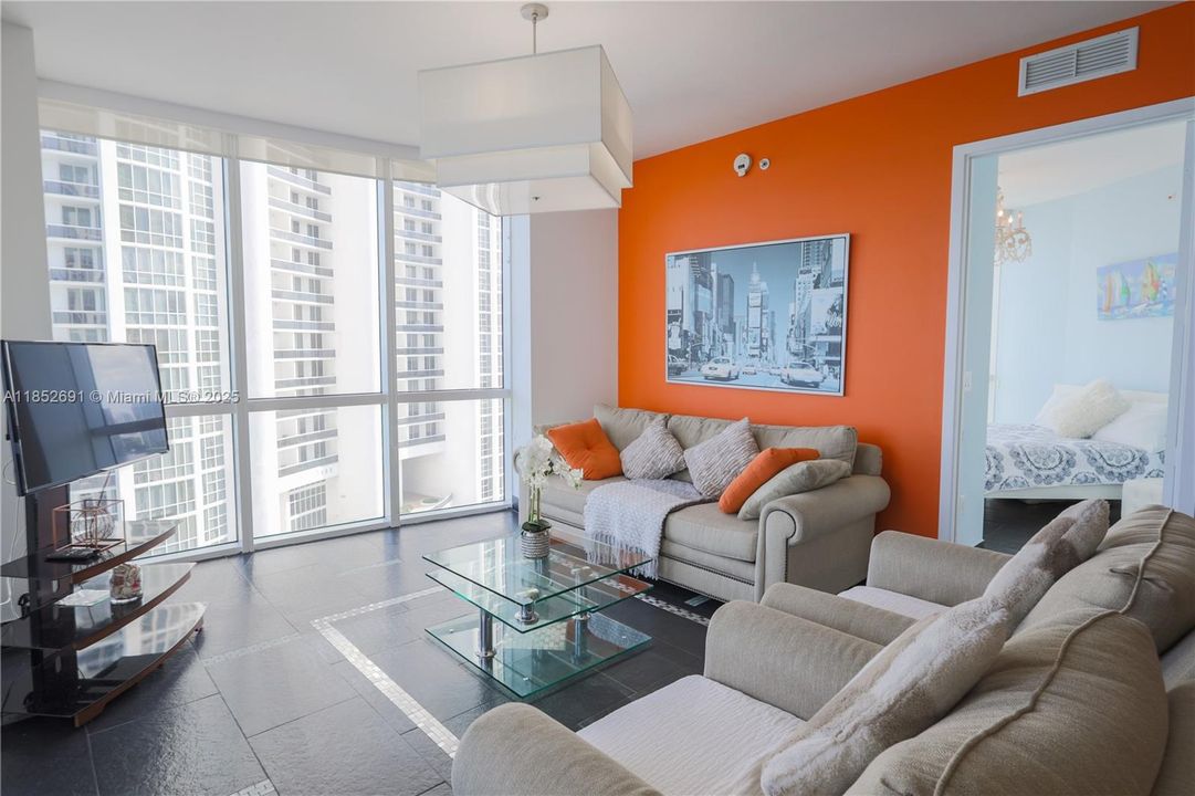 Active With Contract: $6,500 (2 beds, 2 baths, 1324 Square Feet)