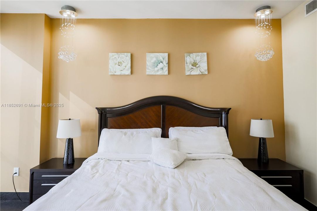 Active With Contract: $6,500 (2 beds, 2 baths, 1324 Square Feet)