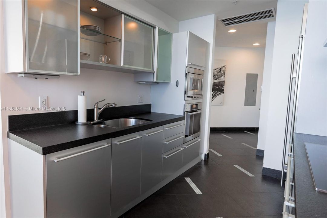 Active With Contract: $6,500 (2 beds, 2 baths, 1324 Square Feet)