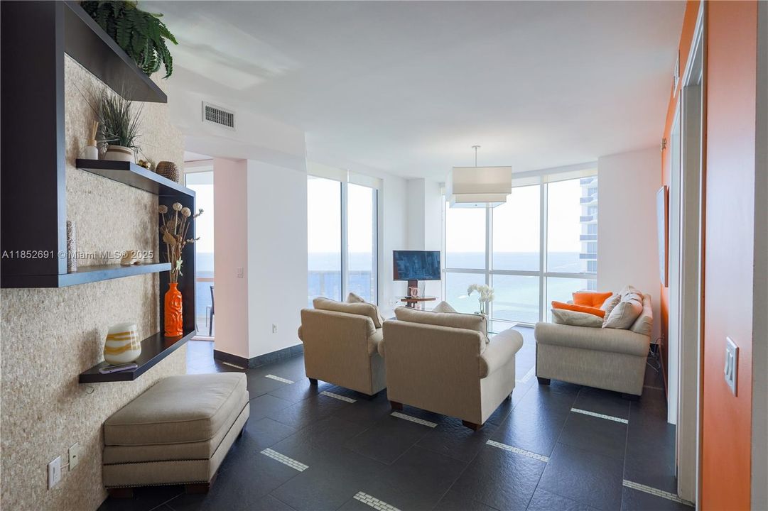 Active With Contract: $6,500 (2 beds, 2 baths, 1324 Square Feet)