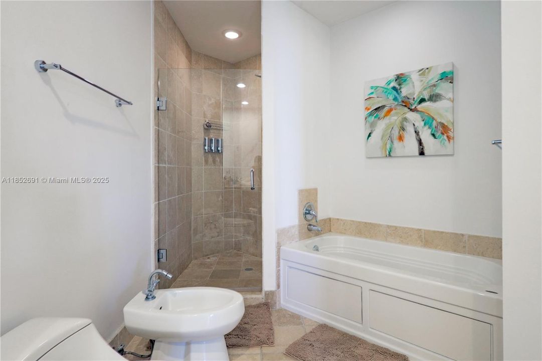 Active With Contract: $6,500 (2 beds, 2 baths, 1324 Square Feet)