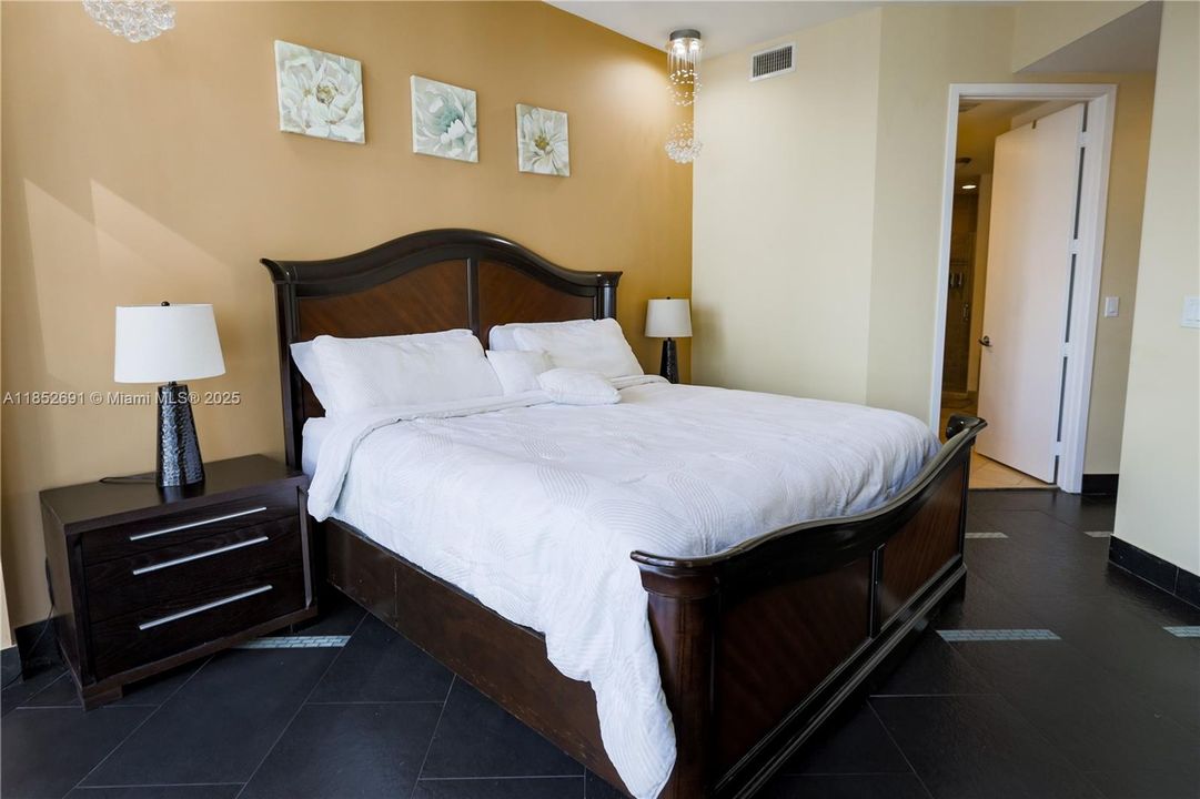 Active With Contract: $6,500 (2 beds, 2 baths, 1324 Square Feet)