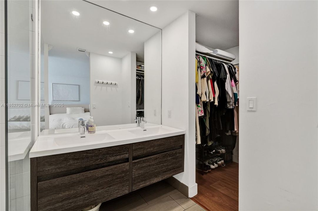 Vendido Recientemente: $1,250,000 (3 camas, 2 baños, 1720 Pies cuadrados)