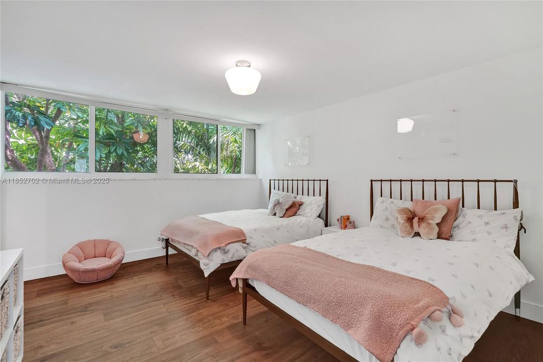 Vendido Recientemente: $1,250,000 (3 camas, 2 baños, 1720 Pies cuadrados)