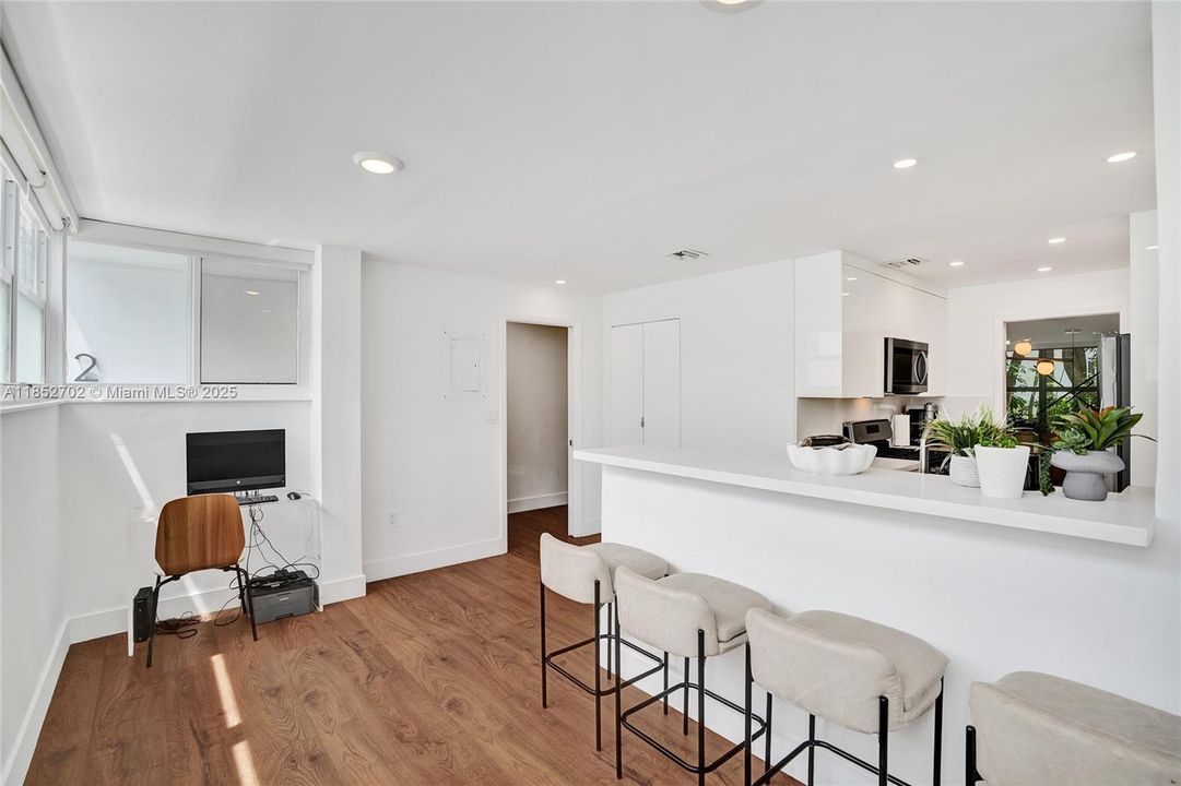 Vendido Recientemente: $1,250,000 (3 camas, 2 baños, 1720 Pies cuadrados)