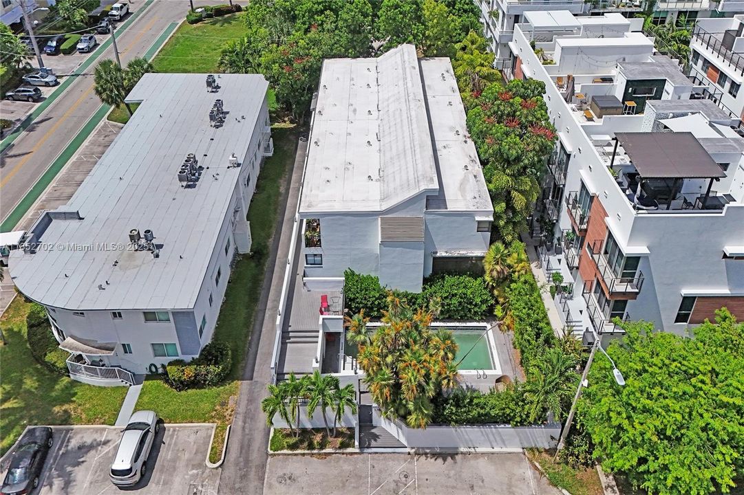 Vendido Recientemente: $1,250,000 (3 camas, 2 baños, 1720 Pies cuadrados)