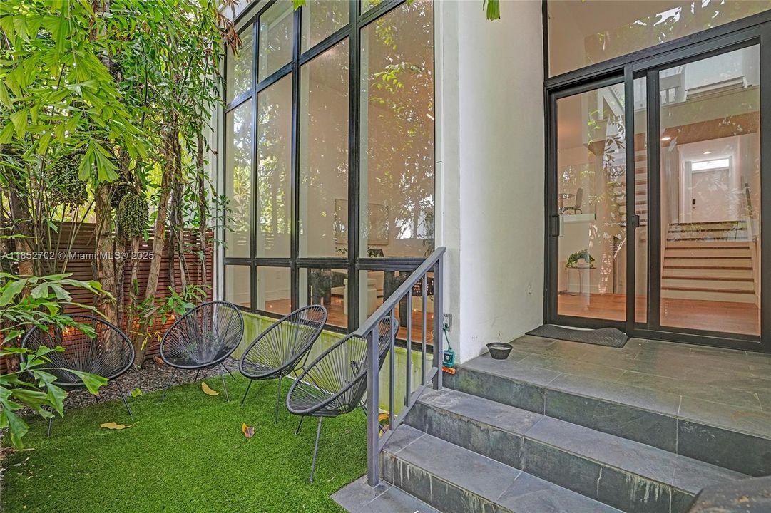 Vendido Recientemente: $1,250,000 (3 camas, 2 baños, 1720 Pies cuadrados)