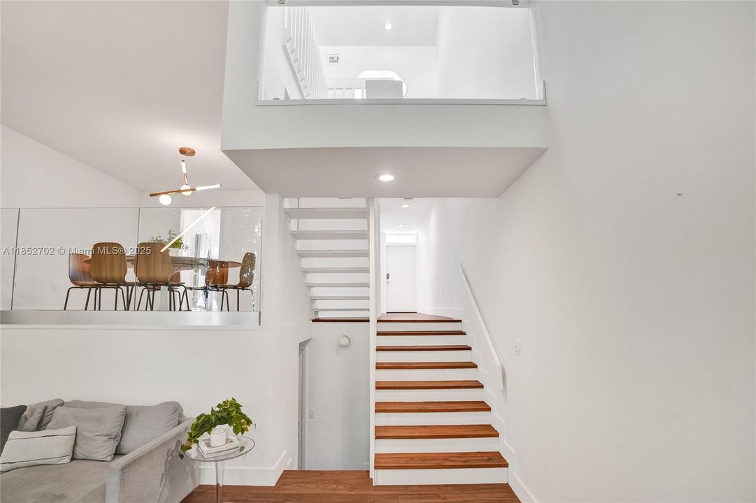 Vendido Recientemente: $1,250,000 (3 camas, 2 baños, 1720 Pies cuadrados)