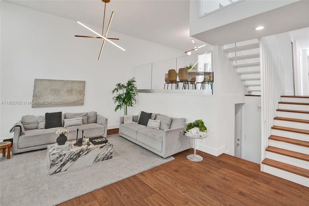 Vendido Recientemente: $1,250,000 (3 camas, 2 baños, 1720 Pies cuadrados)