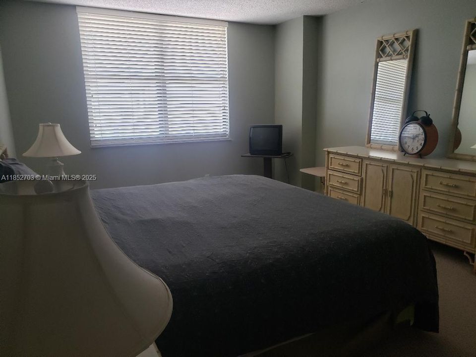 Vendido Recientemente: $350,000 (1 camas, 1 baños, 1000 Pies cuadrados)