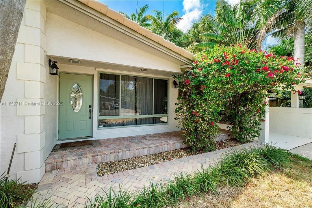 En Venta: $549,000 (3 camas, 2 baños, 1385 Pies cuadrados)