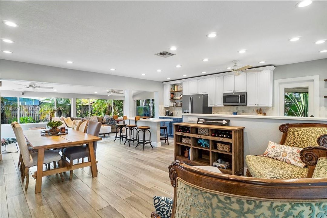 En Venta: $549,000 (3 camas, 2 baños, 1385 Pies cuadrados)