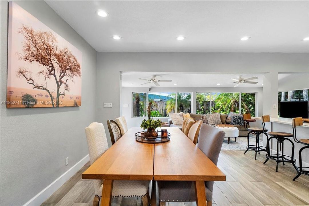 En Venta: $549,000 (3 camas, 2 baños, 1385 Pies cuadrados)