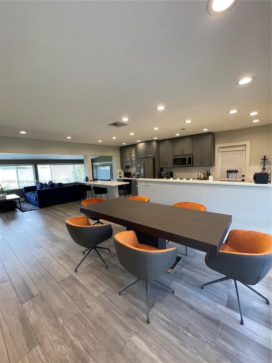 En Venta: $549,000 (3 camas, 2 baños, 1385 Pies cuadrados)