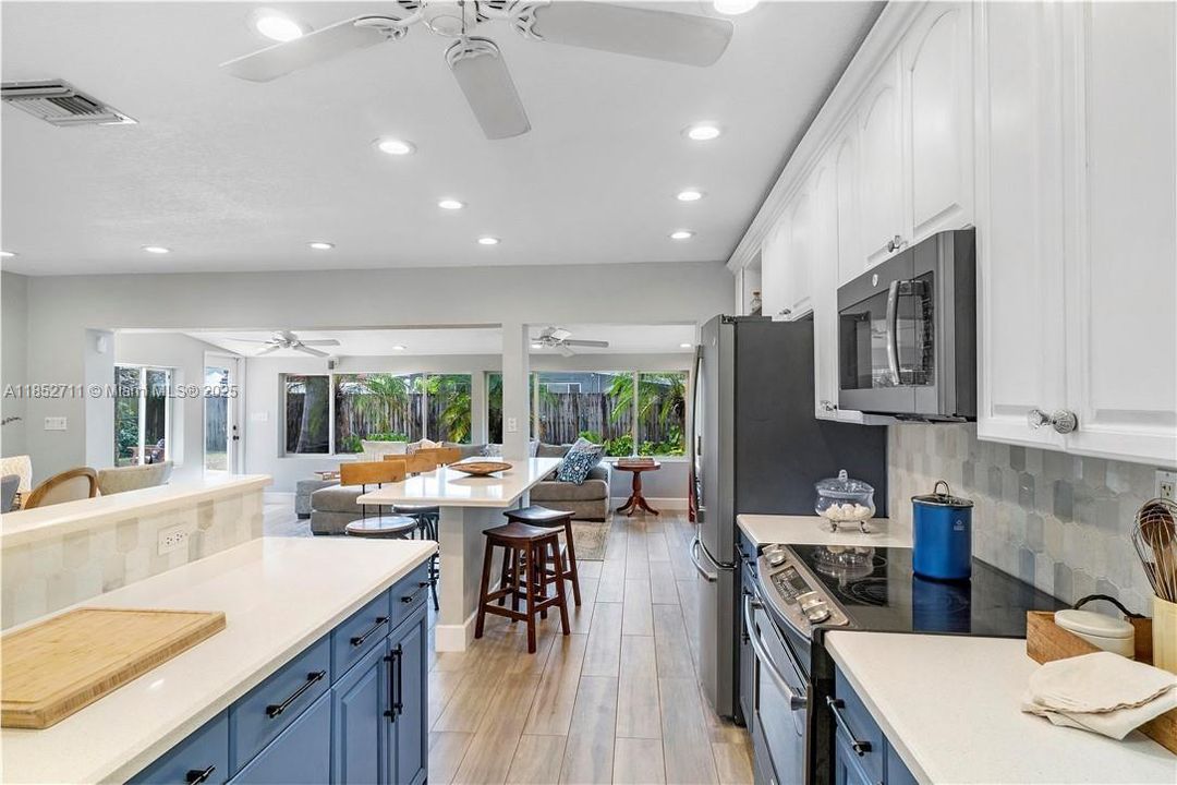 En Venta: $549,000 (3 camas, 2 baños, 1385 Pies cuadrados)