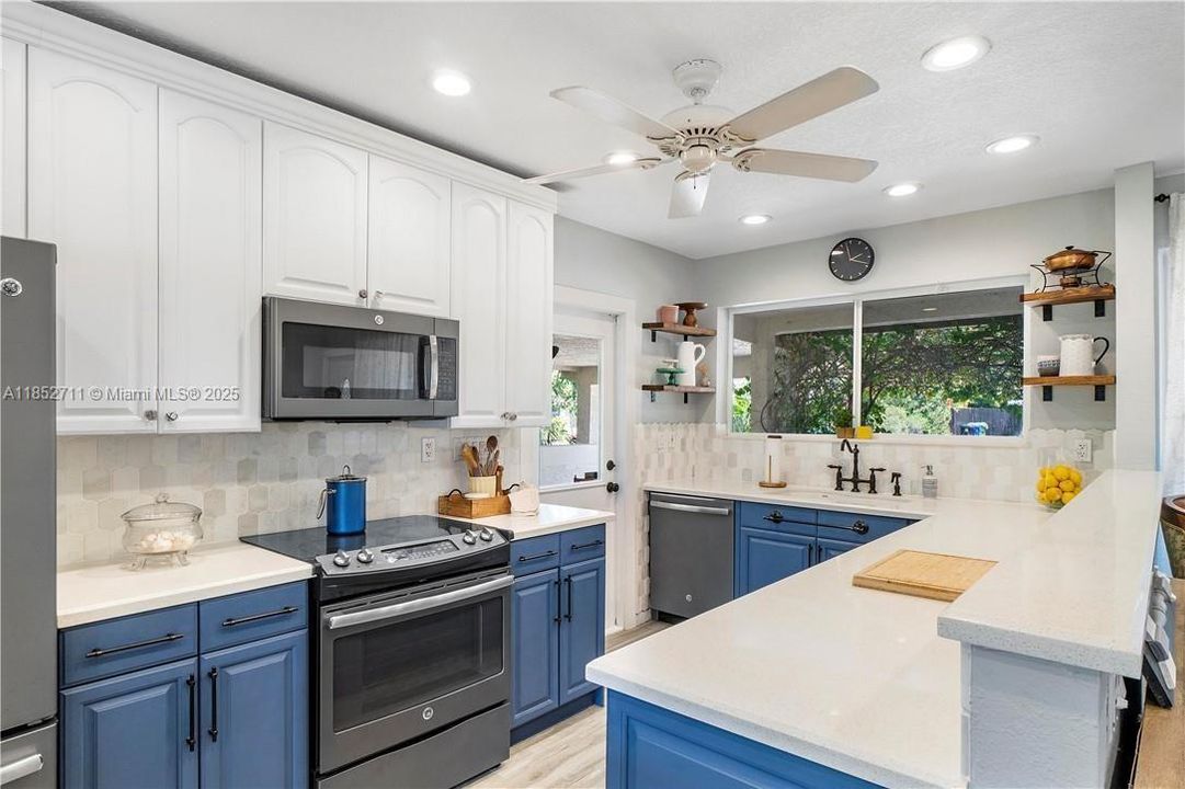 En Venta: $549,000 (3 camas, 2 baños, 1385 Pies cuadrados)