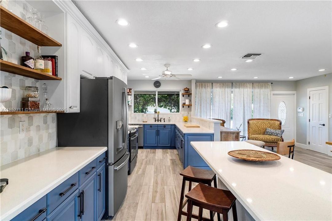 En Venta: $549,000 (3 camas, 2 baños, 1385 Pies cuadrados)