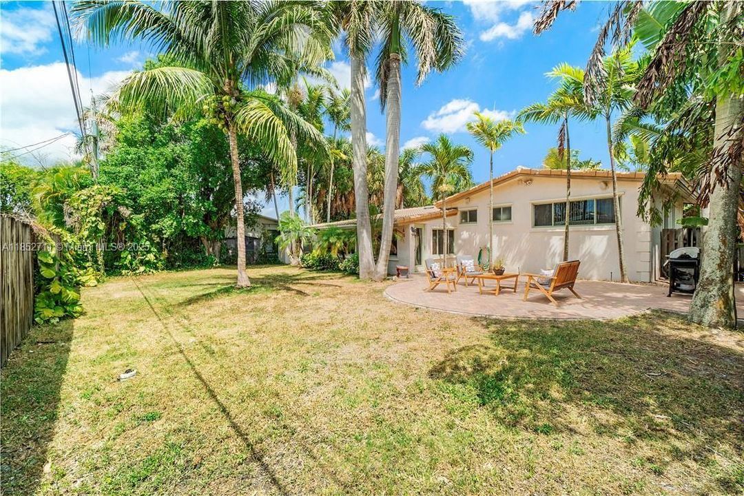 En Venta: $549,000 (3 camas, 2 baños, 1385 Pies cuadrados)