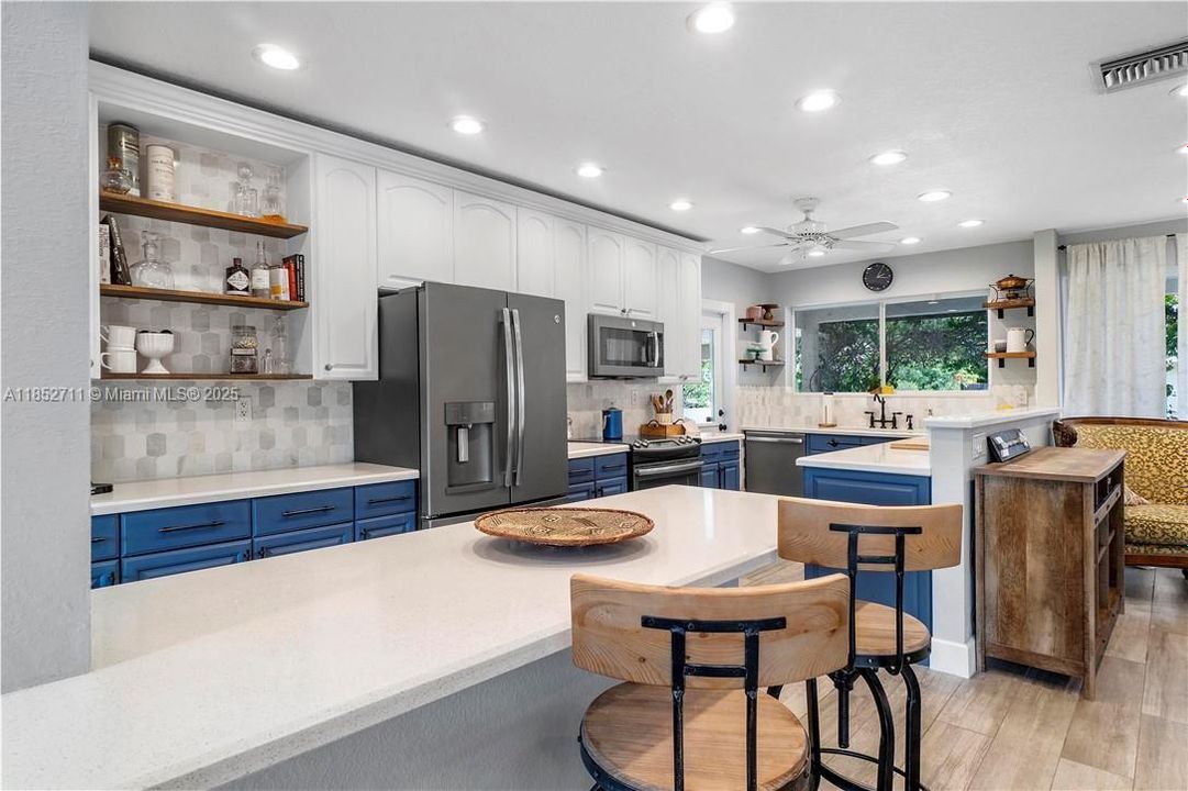 En Venta: $549,000 (3 camas, 2 baños, 1385 Pies cuadrados)