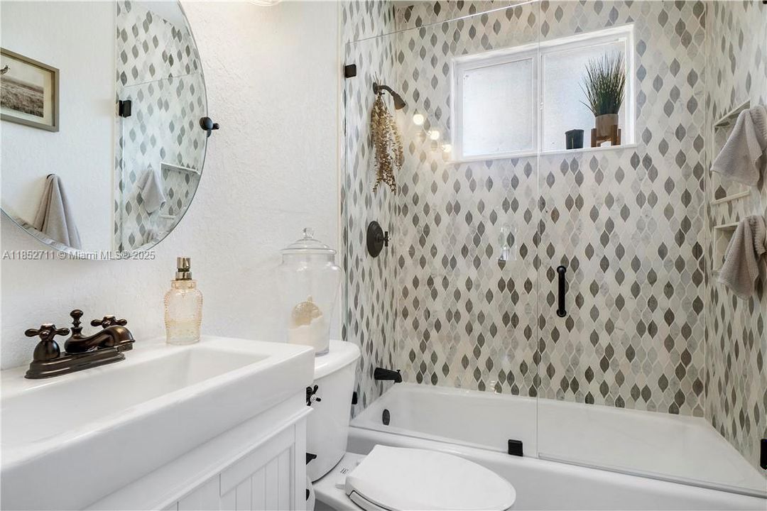 En Venta: $549,000 (3 camas, 2 baños, 1385 Pies cuadrados)