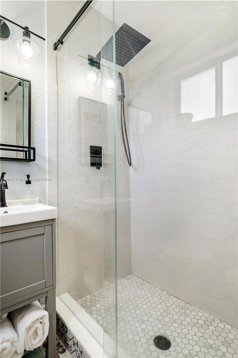 En Venta: $549,000 (3 camas, 2 baños, 1385 Pies cuadrados)