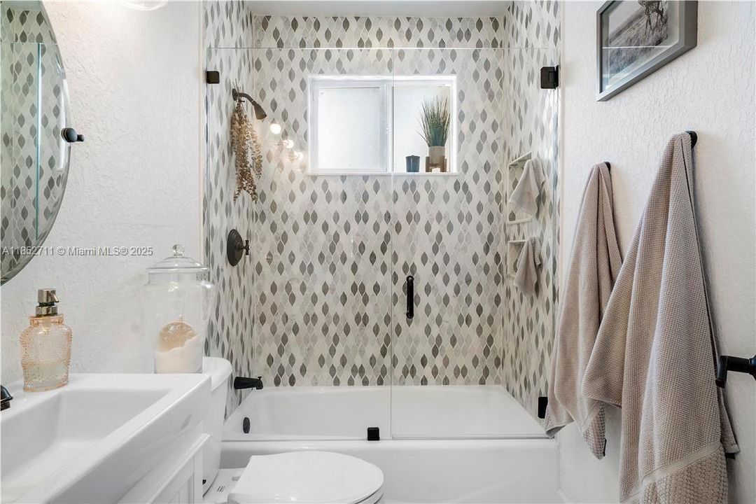 En Venta: $549,000 (3 camas, 2 baños, 1385 Pies cuadrados)