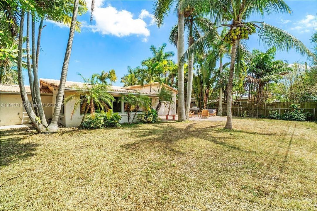 En Venta: $549,000 (3 camas, 2 baños, 1385 Pies cuadrados)