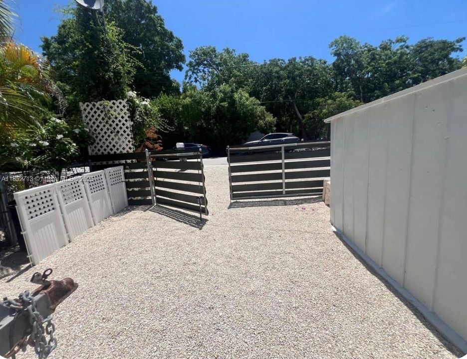 待售: $750,000 (3 贝兹, 2 浴室, 864 平方英尺)